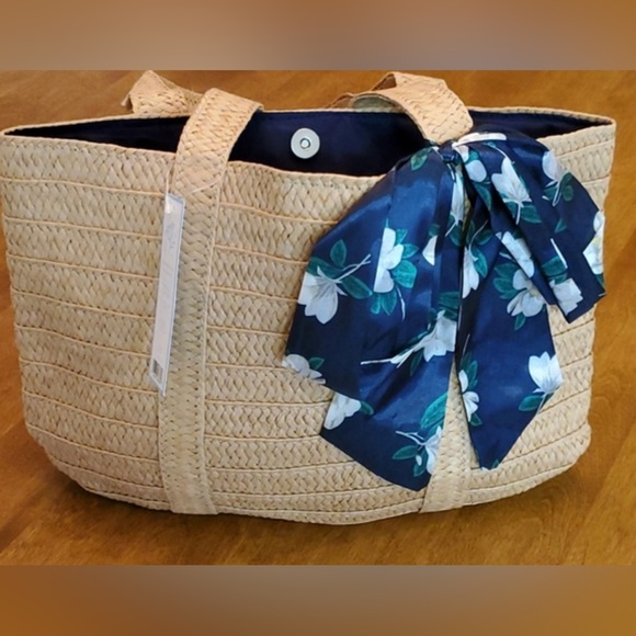 New with Tags Draper James Raffia Tote with Floral Scarf Snap closure - Picture 2 of 6